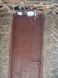 Solarbeleuchtung am Eingang einer Hütte